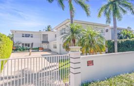 Large cottage with a plot, a garage, a terrace and a lake view, Miami Beach, USA for $5,600,000