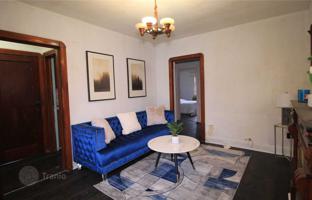 2-bedroom house in Etobicoke for C$1,338,000