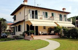New villa with a garden, 800 meters from the sea, Forte dei Marmi, Italy. Price on request