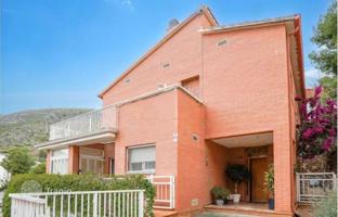 Three-level villa with a pool, a garden and beautiful views in Castelldefels, Spain for 975,000 €