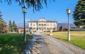 Classic-style mansion by lake Iseo in Paratico, Lombardy, Italy for 7,500,000 €