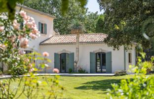 8-bedroom villa in L'Isle-sur-la-Sorgue for 4,900,000 €