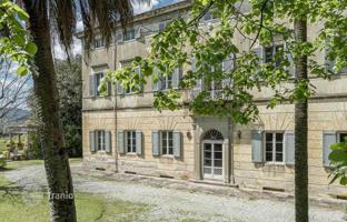 10-bedroom villa 1,710 m² in Lucca for 2,700,000 €