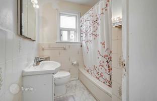 6-bedroom house in Etobicoke for C$1,190,000