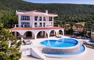 5-bedroom villa 320 m² in Kalkan for 295,741,000 TRY