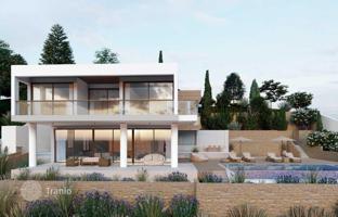 4-bedroom villa in Tala for 1,995,000 €