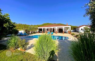 3-bedroom villa 170 m² in Çiftlik for 78,864,000 TRY