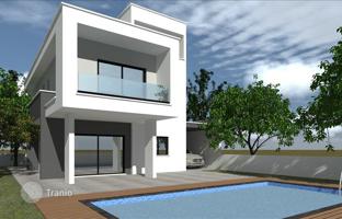 New complex of villas with swimming pool and gardens close to a highway, Souni, Cyprus for From 470,000 €