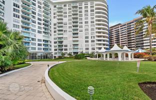 2-bedroom apartments in condo 93 m² in Collins Avenue for $660,000