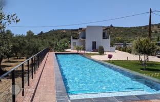 4 furnished apartments with a swimming pool and a garden just 450 m from the sea, Messinia, Peloponnese, Greece for 1,700,000 €