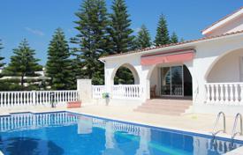 Detached 4 Bedroom Villa with 2 Separate Floors and Sea Views in Kissonerga for 385,000 €