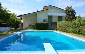Cozy two-storey villa, Roma Imperiale, Forte dei Marmi, Tuscany, Italy for 4,900 € per week