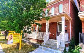 Townhome – North York, Toronto, Ontario,  Canada for C$1,088,000