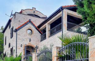 4-bedroom villa 183 m² in Sutomore for 370,000 €