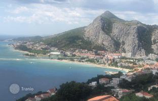 Land plot 616 m² in Omis for 327,000 €
