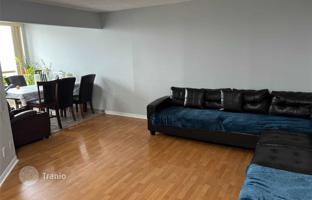 2-bedroom apartment in Etobicoke for C$759,000