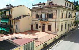 Period flat with terrace in Florence for 630,000 €