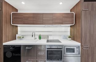 6-bedroom apartment in Charles Street East for C$945,000