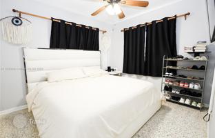 3-bedroom house 212 m² in West End for $649,000