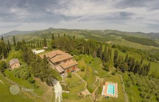 Farm 250,000 m² in Tuscany for 1,990,000 €