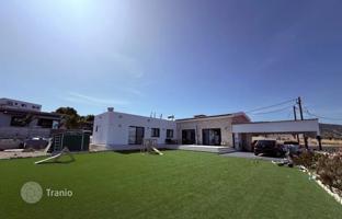 3-bedroom cottage 145 m² in Pareklisia for 790,000 €