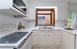 10-bedroom house in Scarborough for C$1,412,000