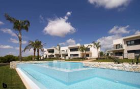 Three-bedroom apartment overlooking the golf course in Pilar de la Horadada, Alicante, Spain for 345,000 €