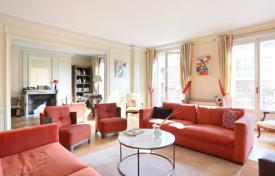 Apartments for sale in Paris. Spacious apartment with a balcony, in a residential building of the early 20th century, 17th district, Paris, France Apartments for sale in Paris. Spacious apartment with a balcony, in a residential building of the early 20th century, 17th district, Paris, France