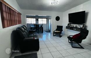 4-bedroom house 117 m² in North Miami for $465,000