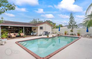 3-bedroom house 226 m² in Miami for $1,049,000