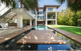 Modern villa with a backyard, a swimming pool, a summer kitchen, a sitting area, a terrace, a garden and a parking, Key Biscayne, USA for 4,162,000 €