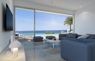 6-bedroom cottage in Famagusta for 2,350,000 €