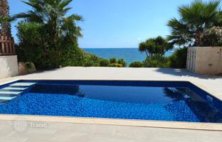 3-bedroom cottage 180 m² in Coral Bay for 1,100,000 €