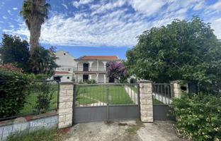 Two-level house with a guest house, a garden and a parking in the area of ​​Slovenska beach, Budva, Montenegro for 840,000 €