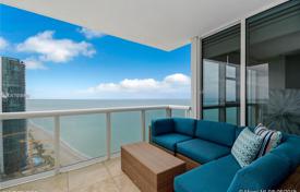 Cosy apartment with ocean views in a residence on the first line of the beach, Sunny Isles Beach, Florida, USA for $1,190,000
