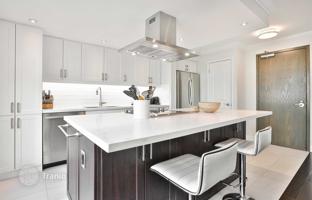 2-bedroom apartment in Lombard Street for C$1,018,000
