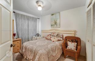 3-bedroom house 172 m² in West End for $549,000