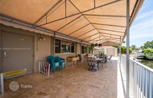 7-bedroom house 394 m² in Florida for $1,900,000
