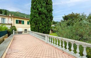 4-bedroom villa in Pietrasanta. Price on request