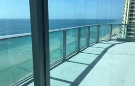 Spacious apartment with an ocean view with a house with a swimming pool and a gym, Sunny Isles Beach, USA for 2,949,000 €