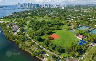 3-bedroom house 192 m² in Miami for $2,050,000