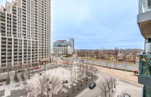 2-bedroom apartment in Fort York Boulevard for C$856,000