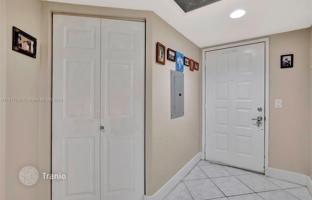 1-bedroom apartments in condo 114 m² in Pembroke Pines for $275,000