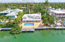 Classic villa with a pool, terraces, a dock and a bay view, Miami Beach, USA for $8,500,000