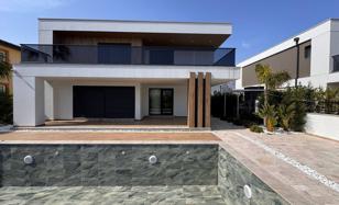 New premium villa with a pool, 150 meters from the sea, Camyuva, Antalya, Türkiye for 72,187,000 TRY