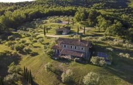 Farmhouse with swimming pool, land for sale Tuscany Arezzo for 1,250,000 €