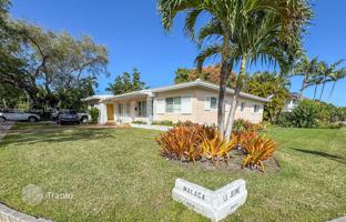 House 255 m² in Coral Gables for $1,450,000