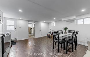 15-bedroom house in York for C$2,282,000