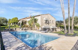 Exceptional villa with a pool, a garden, a wine cellar and guest apartments in Fabron area, Nice, France for 2,480,000 €