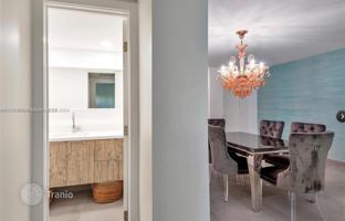 2-bedroom apartments in condo 107 m² in South Ocean Drive for $615,000